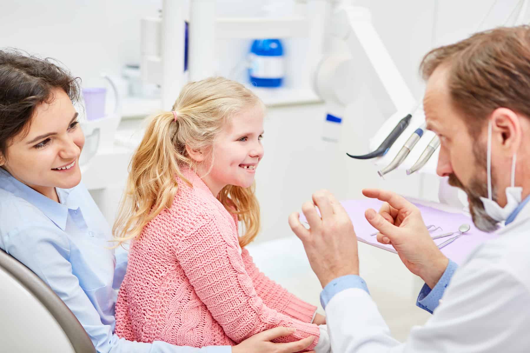 Enfant en consultation chez l'orthodontiste